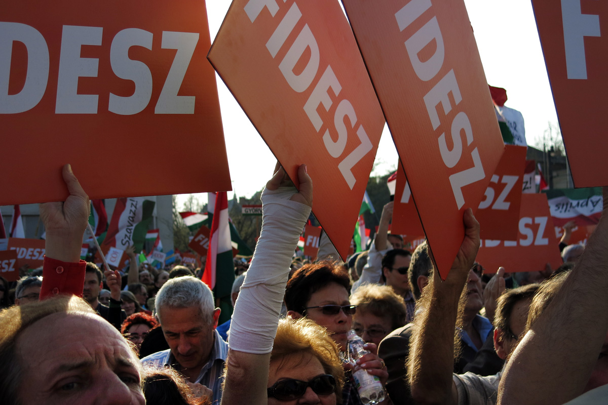 Illustration for article titled Harcba boldog jövőért megyünk – képeink a Második Békemenetről