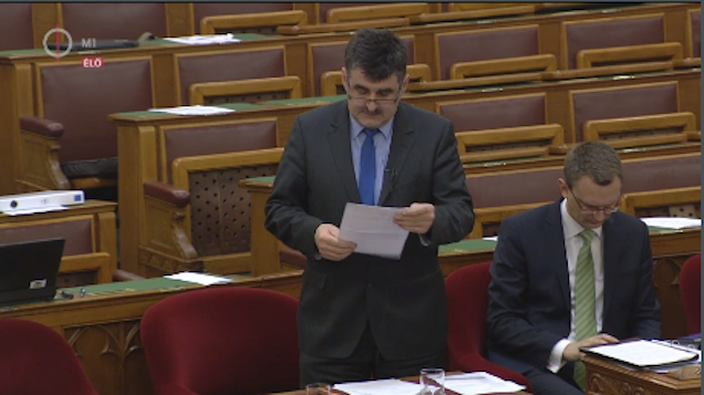 Vajon mi történik órák óta a köztévében?