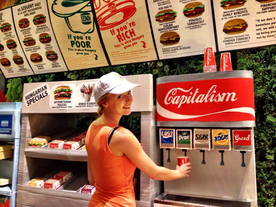 Illustration for article titled Ma nyit a Hunger King, egy finn művész válasza a magyar kormánynak