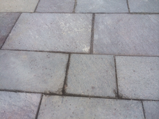 A térkőmaffia elfoglalta a Batthyány-örökmécses terecskéjét