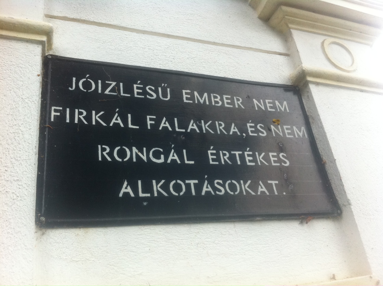 Jó reggelt, ehhez tartsátok magatokat, ösztönös képzőművészek!