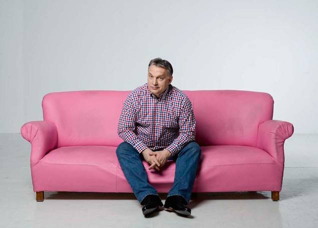 Orbán Viktor ráült a kanapéra! A helyzet fokozódik!