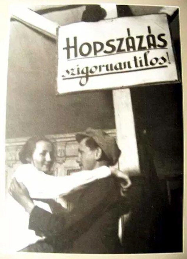 Láttál már ennyire ideális fotót bulimeghívóhoz?