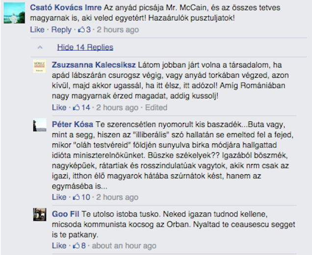 Illustration for article titled McCain már a tüntetés alatt kiposztolta az őt éltető feliratot