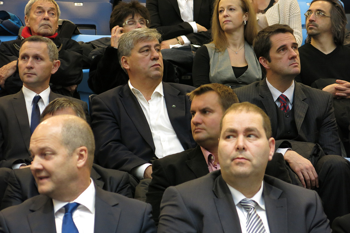 Illustration for article titled Simicskó Air István majdnem bezsákolta a kisgyereket