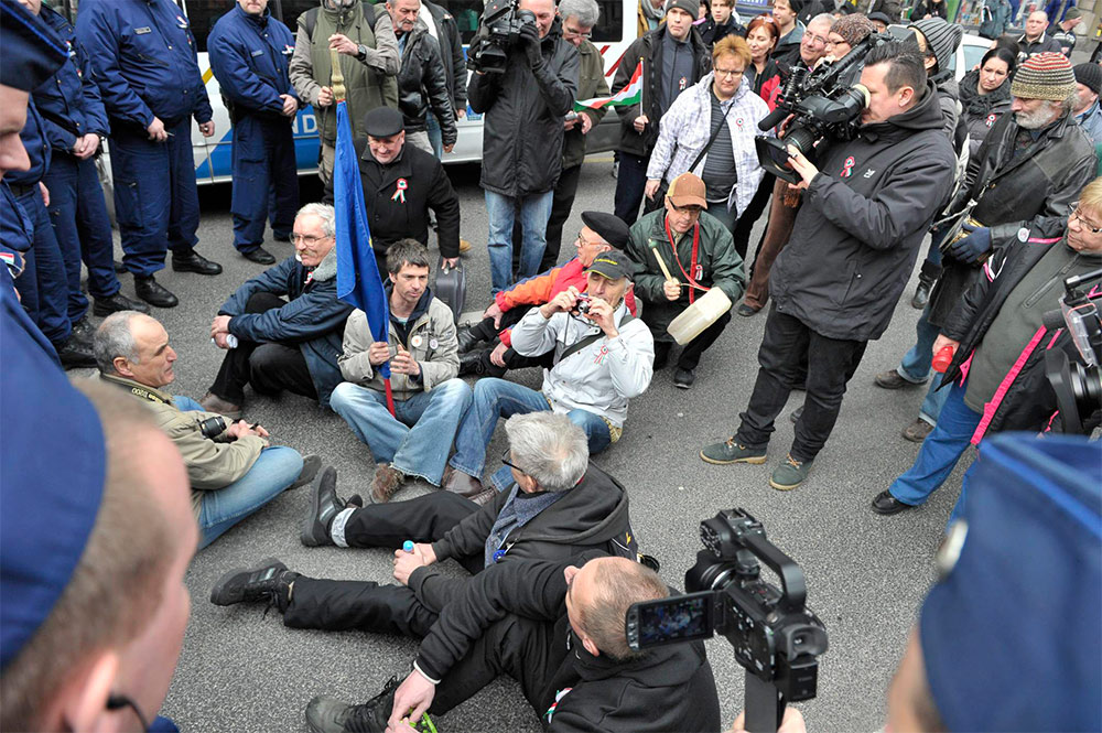 Illustration for article titled Dulakodás és ünnepség a Múzeum körúton