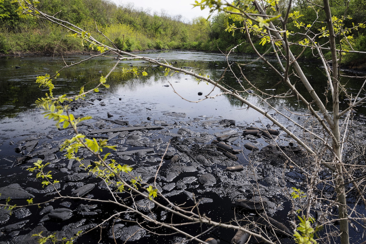 Iszonyatos olajtavak Erdélyben, avagy sokáig éljen a Föld!