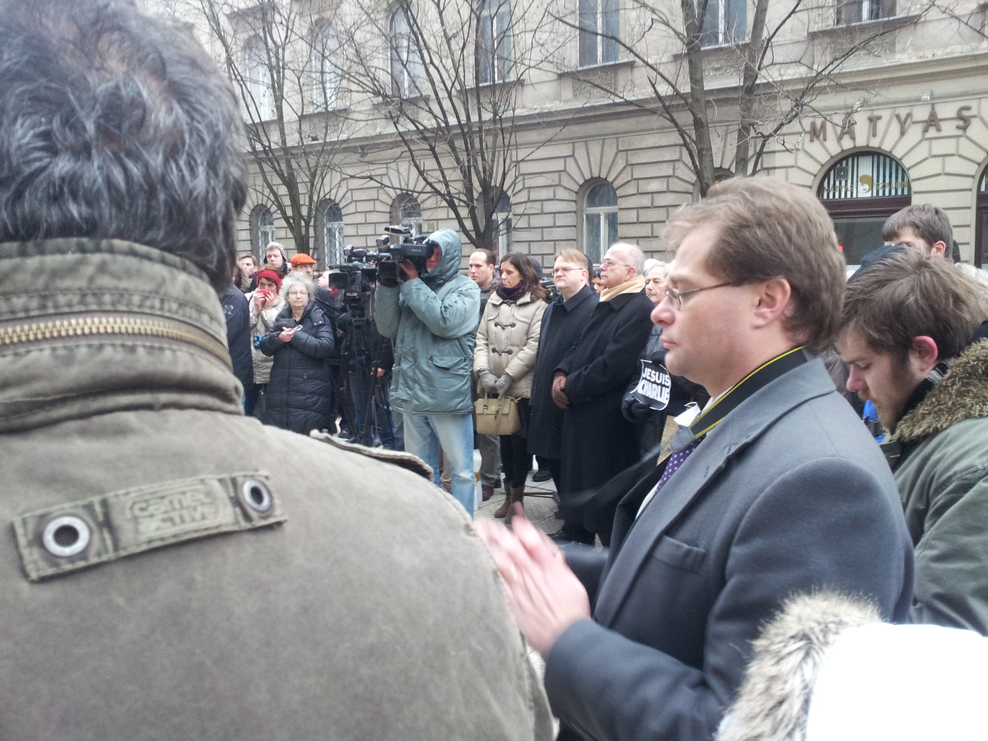 Illustration for article titled Charlie vagyok. Je suis Charlie