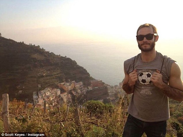 Az ember, aki ingyen utazza be a világot