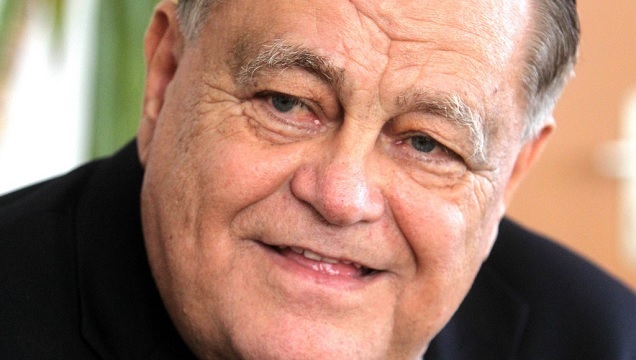 Széles Gábor visszatért, most repülő csészealjakat és teleportot jósol