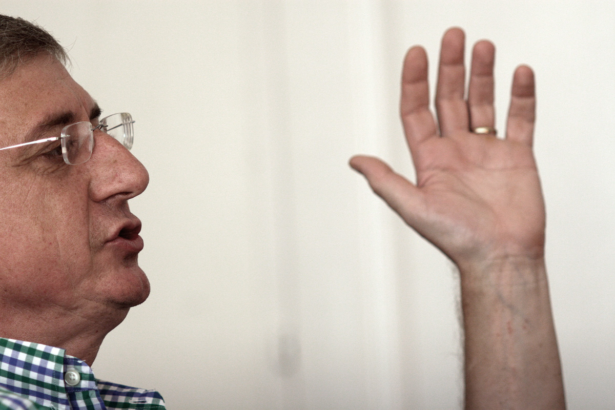 Illustration for article titled Pokoli nagy dolog miniszterelnöknek lenni – Gyurcsány Ferenc a Cinknek