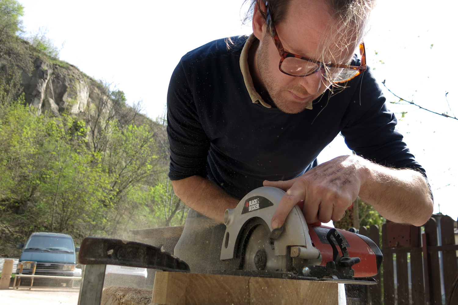 Fém a fán: Milánóba mennek a világszínvonalú magyar dizájnbútorok