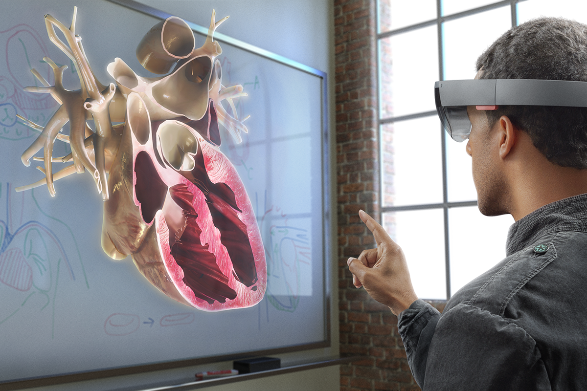 A HoloLens kiterjesztett valóság technológiája magasabb szintre emelheti az oktatást és az orvostudományt