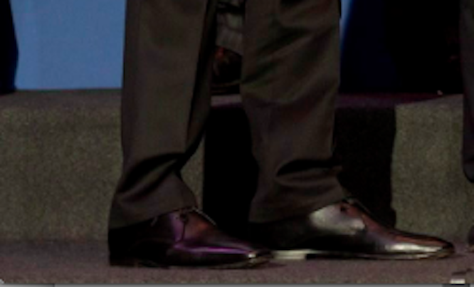 Illustration for article titled Miért vett új nadrágot Szijjas külügyminiszter?