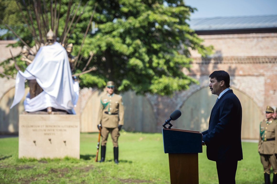 Illustration for article titled Volt egy ..... Mehemed, sosem látott tehenet! Frissítve: Szigetvár ostroma c. 27 perces videóval.