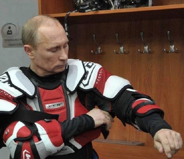 Késő, Putyin, késő, leszállt az est