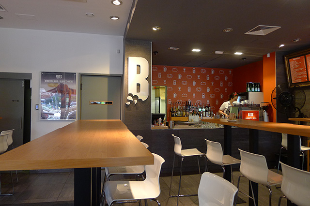 Illustration for article titled Az Astorián kolbászolni móka és kacagás