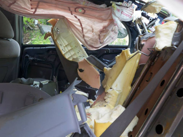 Illustration for article titled Ennyi marad egy autóból, ha beleül egy medve