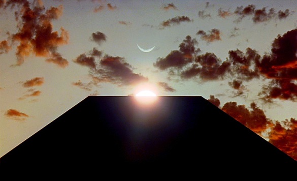 Kéznyomok a monoliton: Kubrick, Clarke, és a folyton csörgő telefonok