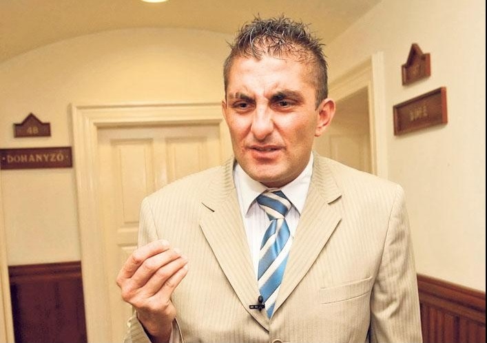 Bazsi kutya állította meg Győzike baltás nagybátyját