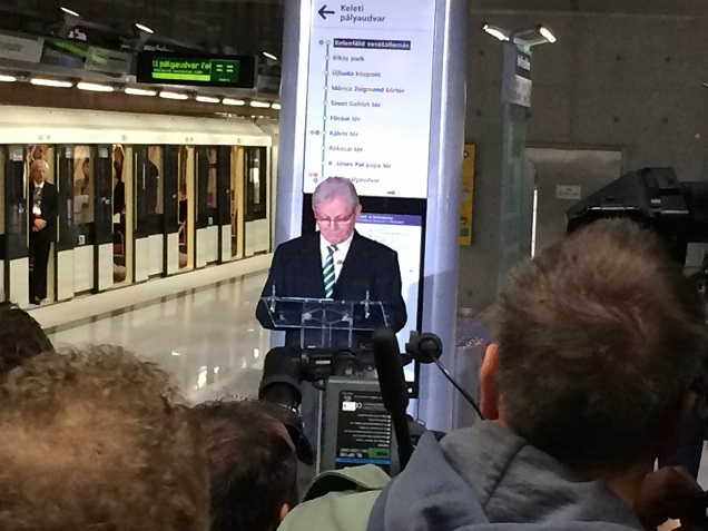 Illustration for article titled Ez Budapest föld alá épített völgyhídja