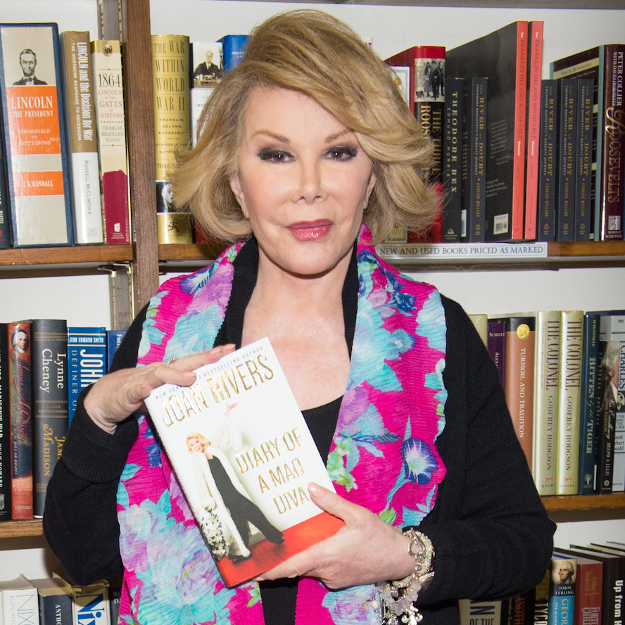 Szelfit csinált az orvos az öntudatlan Joan Riversszel