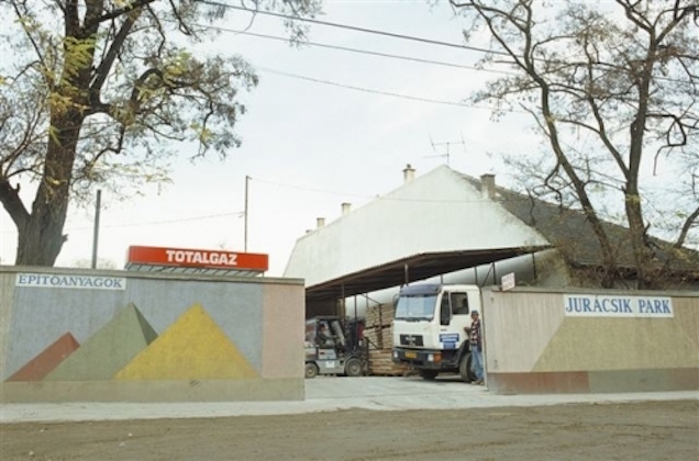 Illustration for article titled Jurácsik Park!!! Na ennél mondjatok csodásabb cégnevet, ha tudtok!