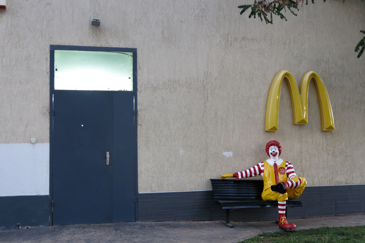 Illustration for article titled Siófok szorozva ezerrel – egy hét szenvedés a Naposparton