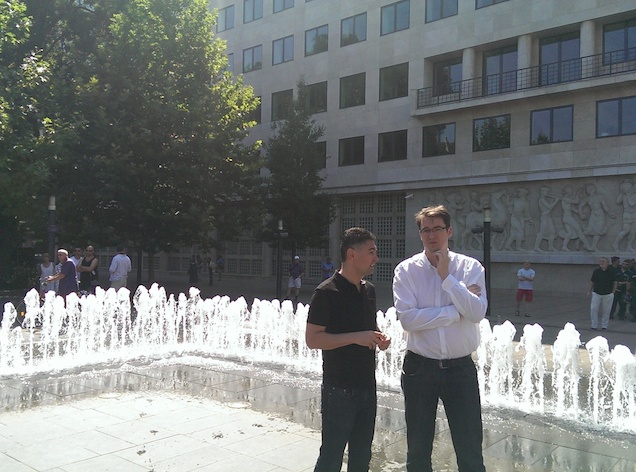 Illustration for article titled Most pedig mutatunk nektek egy csomó politikust a Szabadság térről