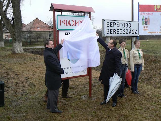 Próbálom elképzelni, ahogy Orbán V. hibrid háborút csinál Kárpátalján