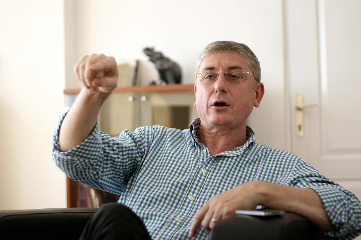 Illustration for article titled Pokoli nagy dolog miniszterelnöknek lenni – Gyurcsány Ferenc a Cinknek