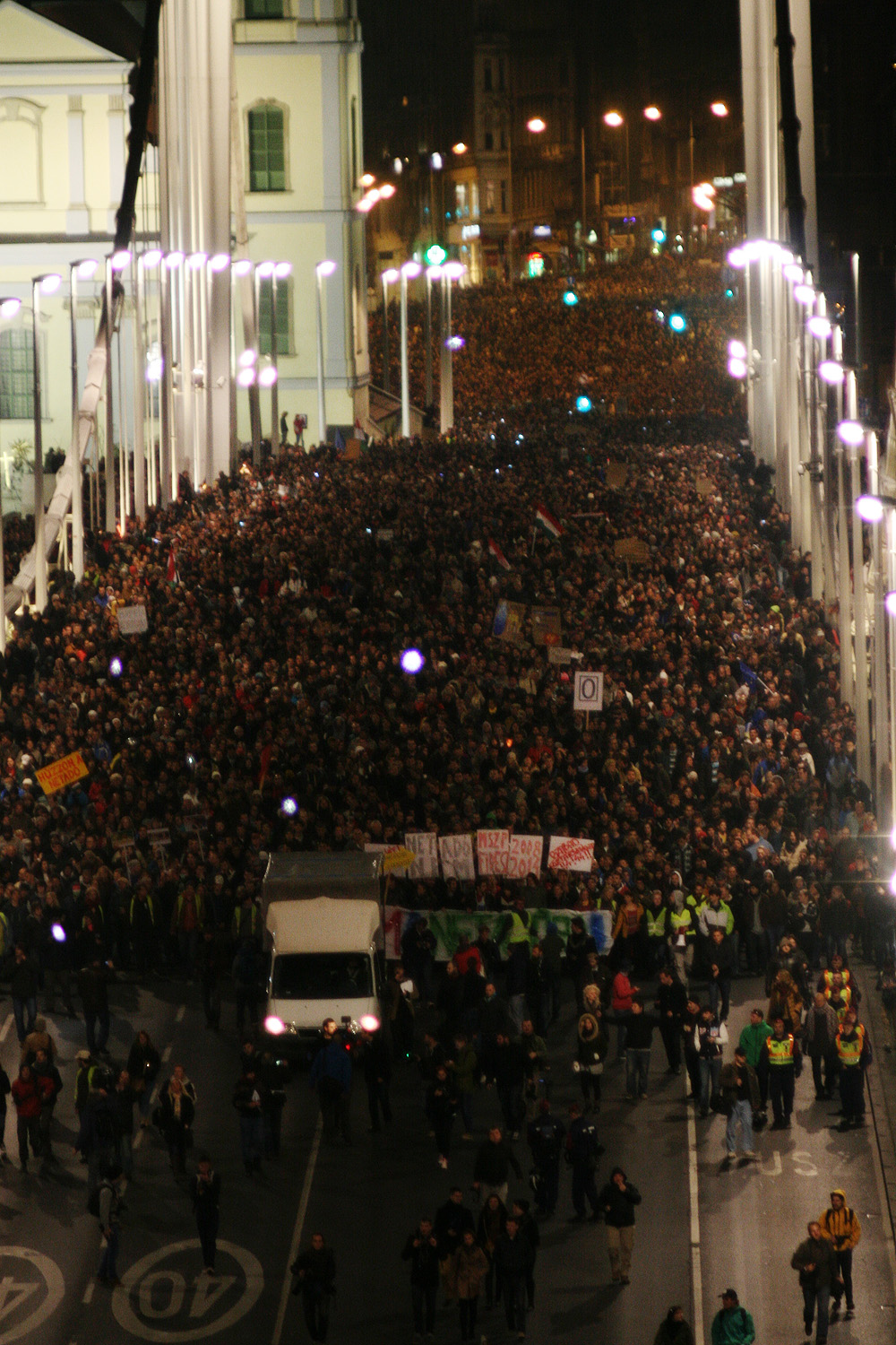 Illustration for article titled Hatalmassá dagadt a második netadóellenes tüntetés