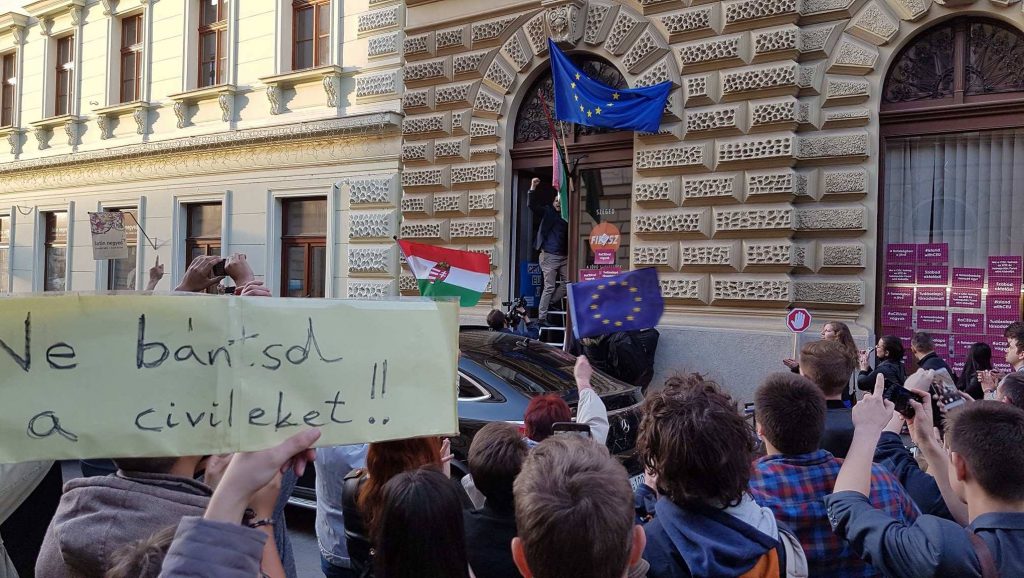 Az elbizakodottság nemzete, és a közöny Uniója