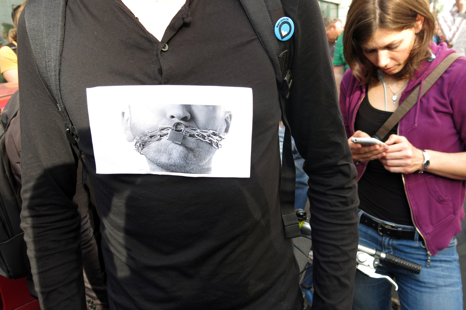 2000 ember tapsolta az Origót a Dob utcában