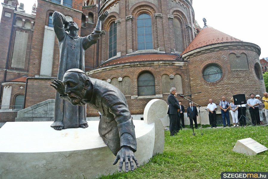 Mit bénázik ott az a karikatúrazsidó?