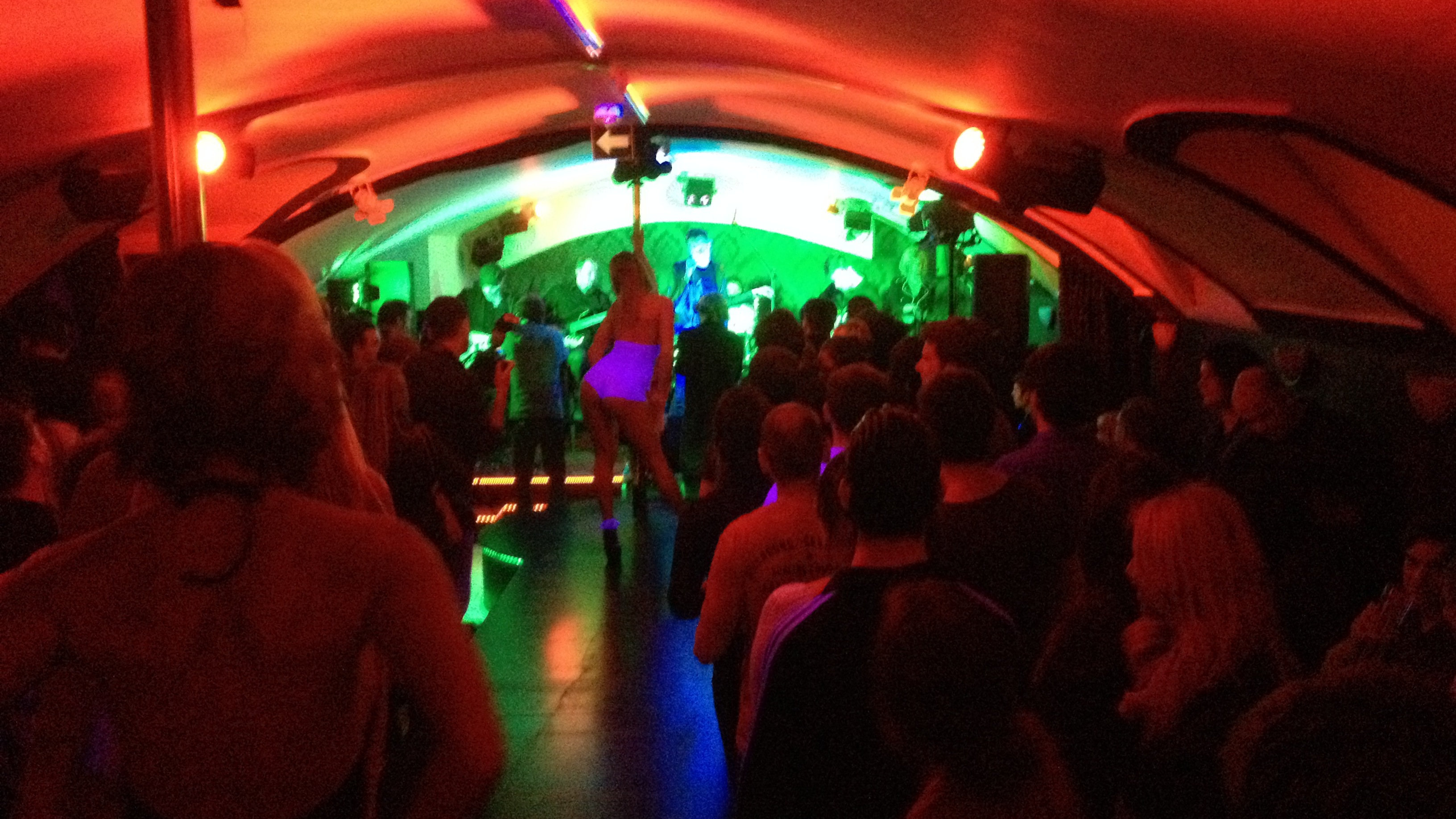 Engem azért fizetnek, hogy sztriptízbárba járjak