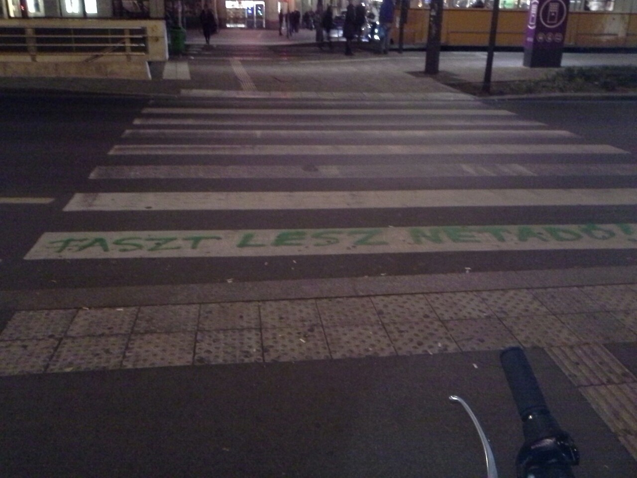 Helyzetjelentés a Deák térről