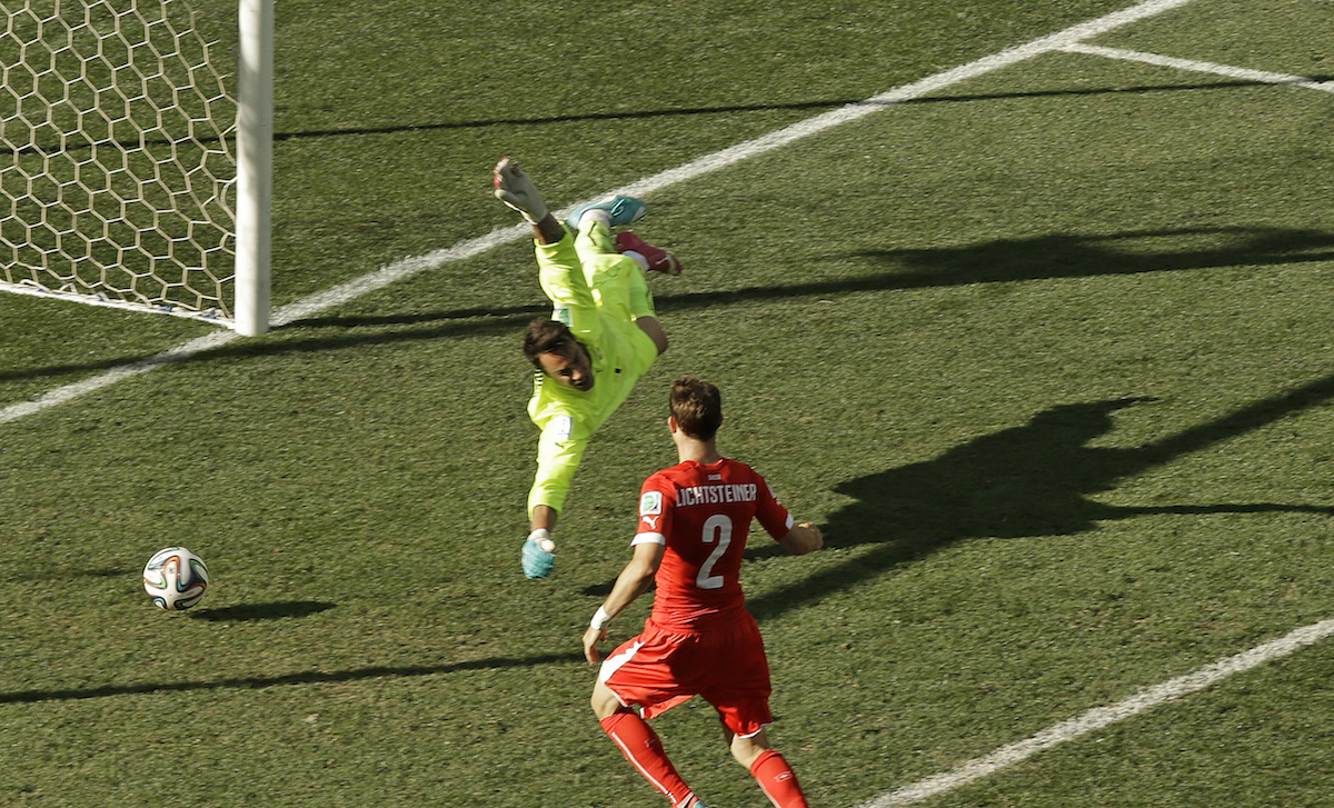 Feltörték a svájci repeszt! A kapufának persze be kellett volna mennie