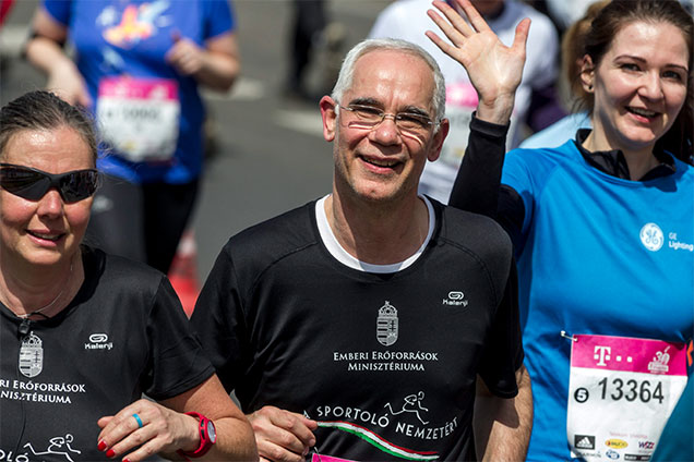 Tudjátok, ki futott ma az Emberi Erőforrások Minisztériumának mezében?