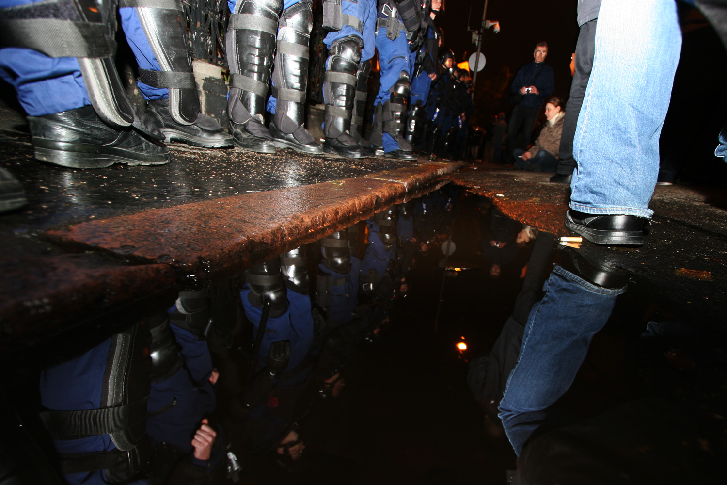 Illustration for article titled Demszky Gábor is ott volt a Fidesz székház ostrománál