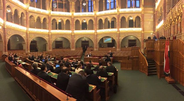 Ez a fotó az útdíjról szóló parlamenti vitanapon készült