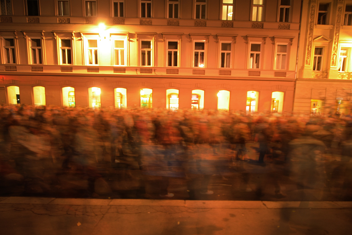 Illustration for article titled Tömegek követelték a Vida Ildikó és Orbán Viktor lemondását