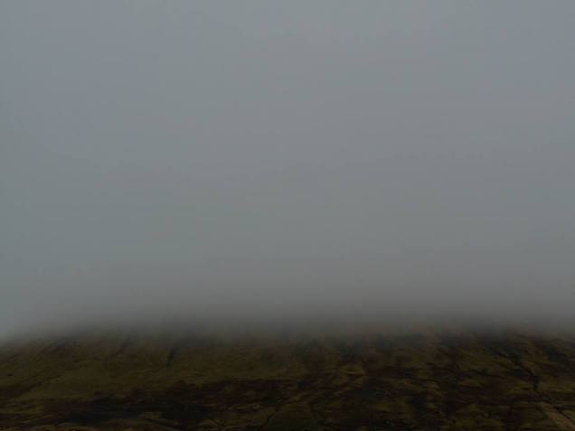 Lantos Gábor a saját pénzéből figyeli a napfogyatkozást a Feröereken