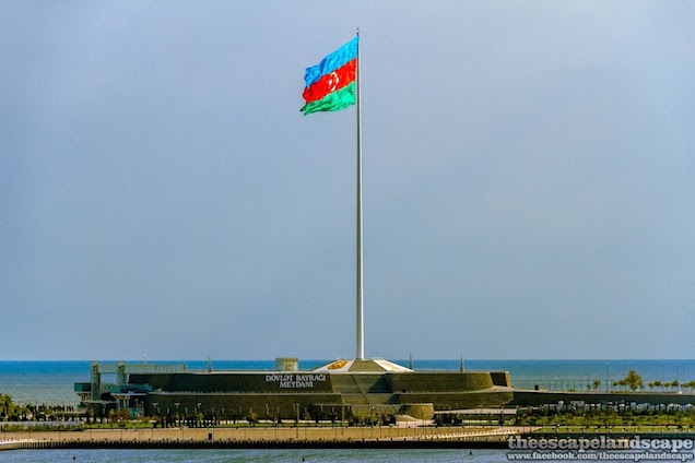 Mindegy, mi az, csak nagy legyen, nemzeti színű és világelső