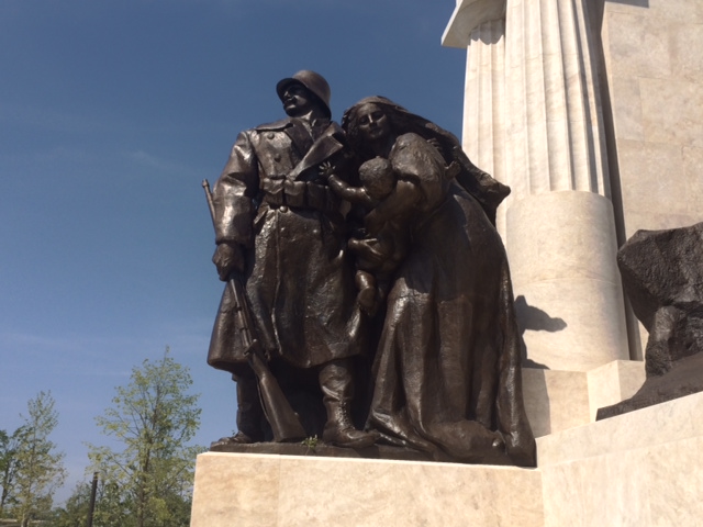 Illustration for article titled Bencsik András látens homoszexuális kovácsot alakít