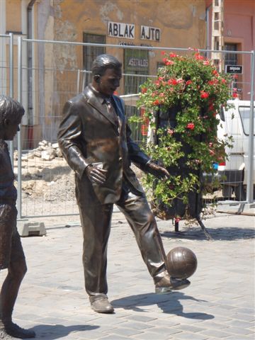 Illustration for article titled Patyomkin-falu Óbudán! David Copperfield tüntette el az Újlaki mozit? Frissítve Alfonzó kisfilmmel!