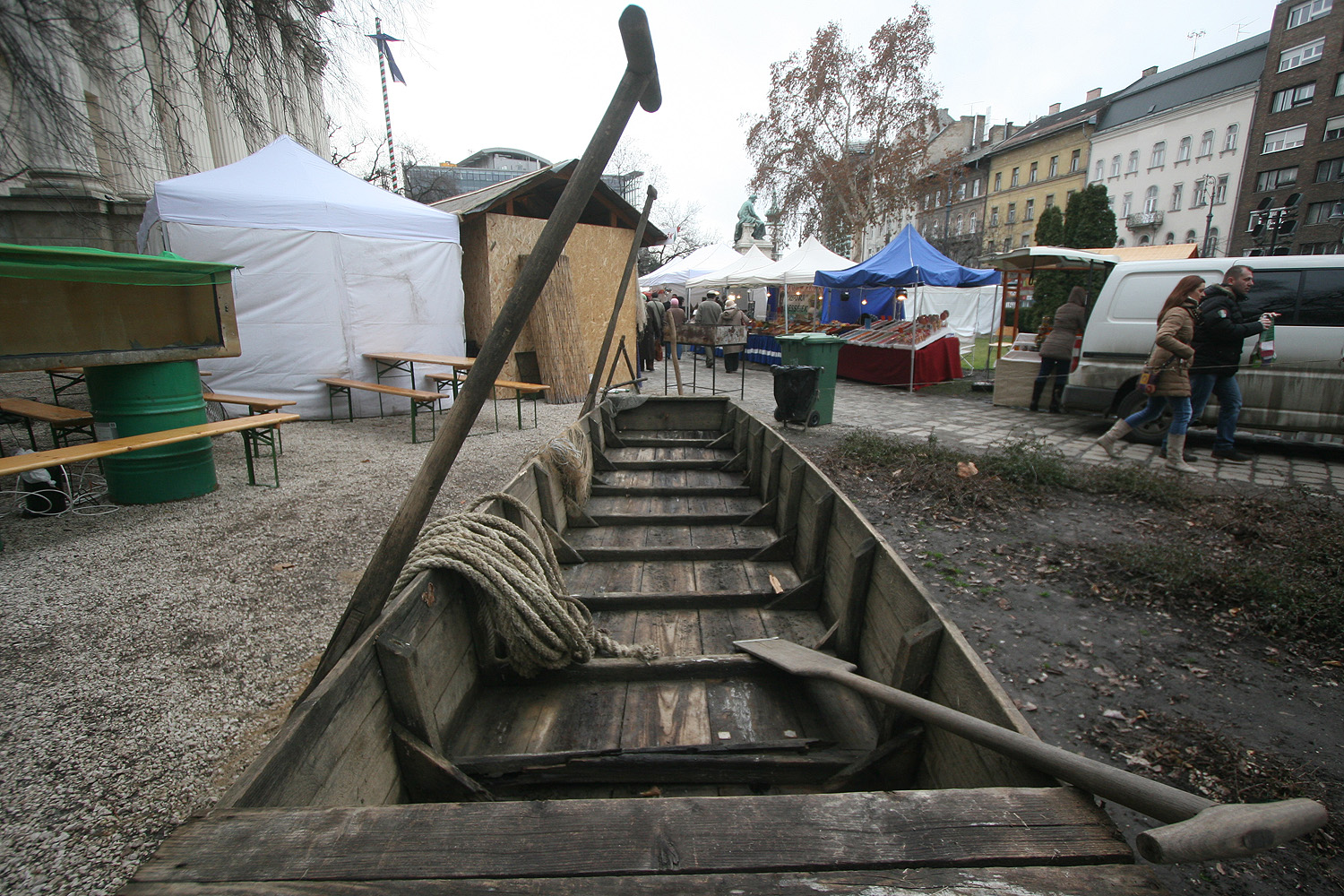 Illustration for article titled Egy ember 22 ezerért vett egy homárt, és befalta hidegen, műanyag tányérról