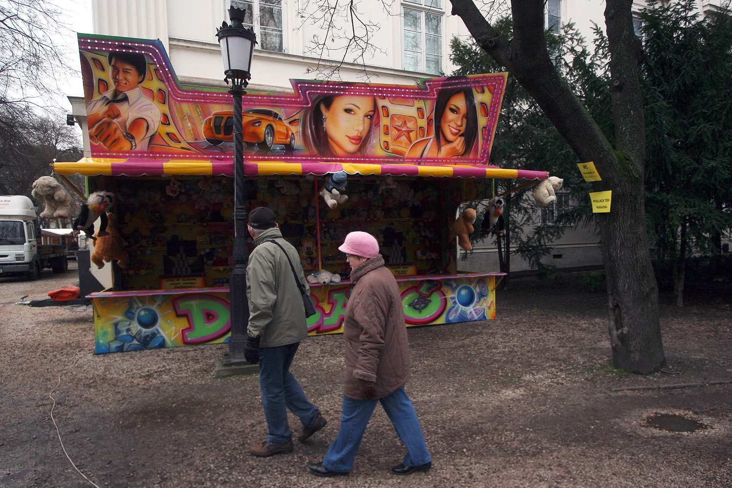 Illustration for article titled Egy ember 22 ezerért vett egy homárt, és befalta hidegen, műanyag tányérról