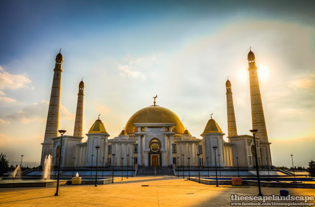 Illustration for article titled Mukinyúl egy hatalom ez a Türkmenisztán, nem diktatúra