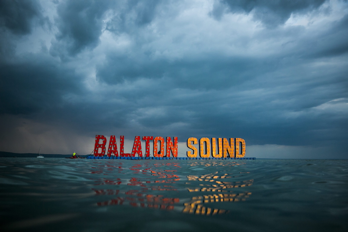 Egyre több a művészet az MTI-s fényképekben, örüljünk ennek?